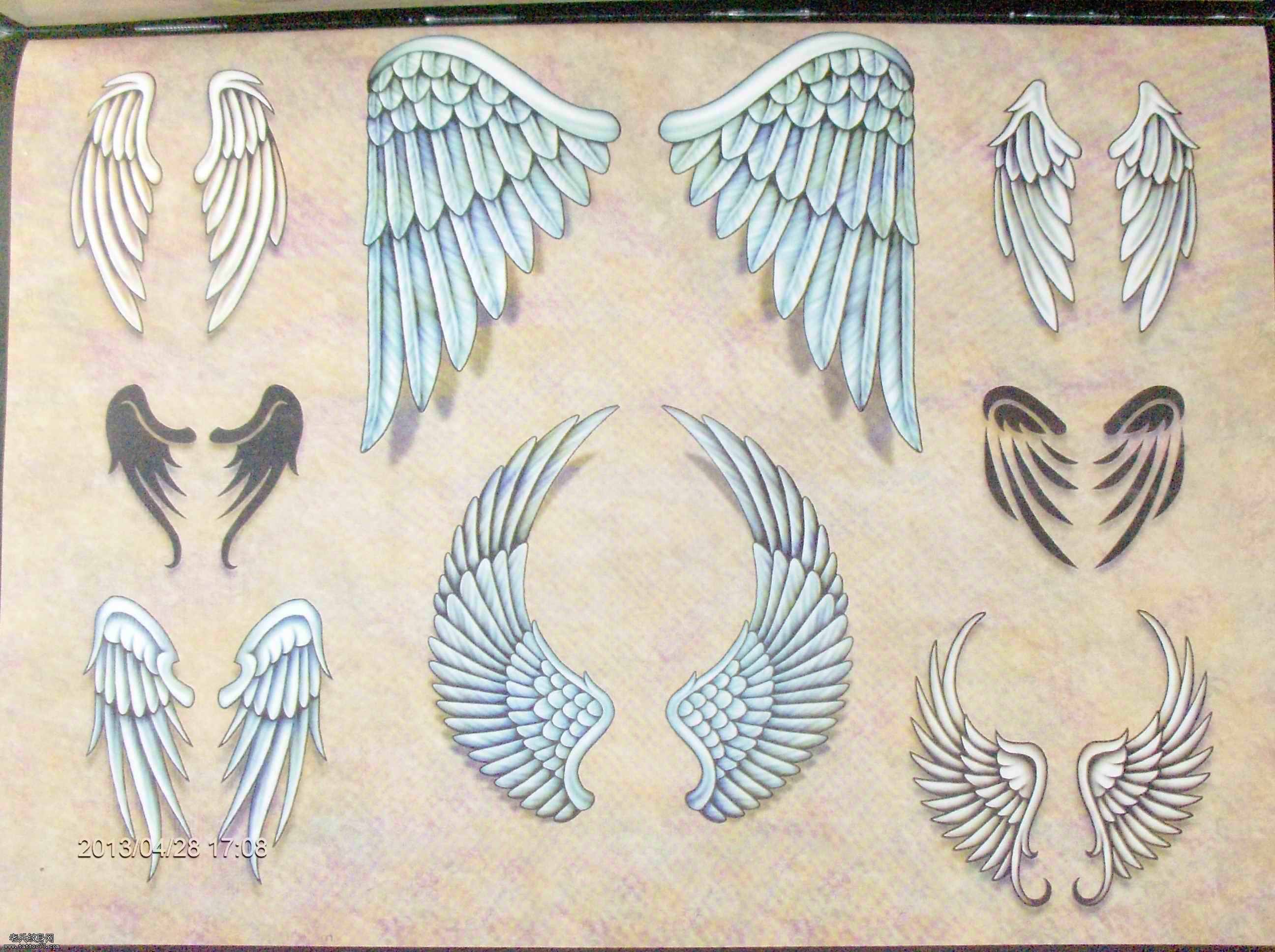 一款漂亮的翅膀纹身图案