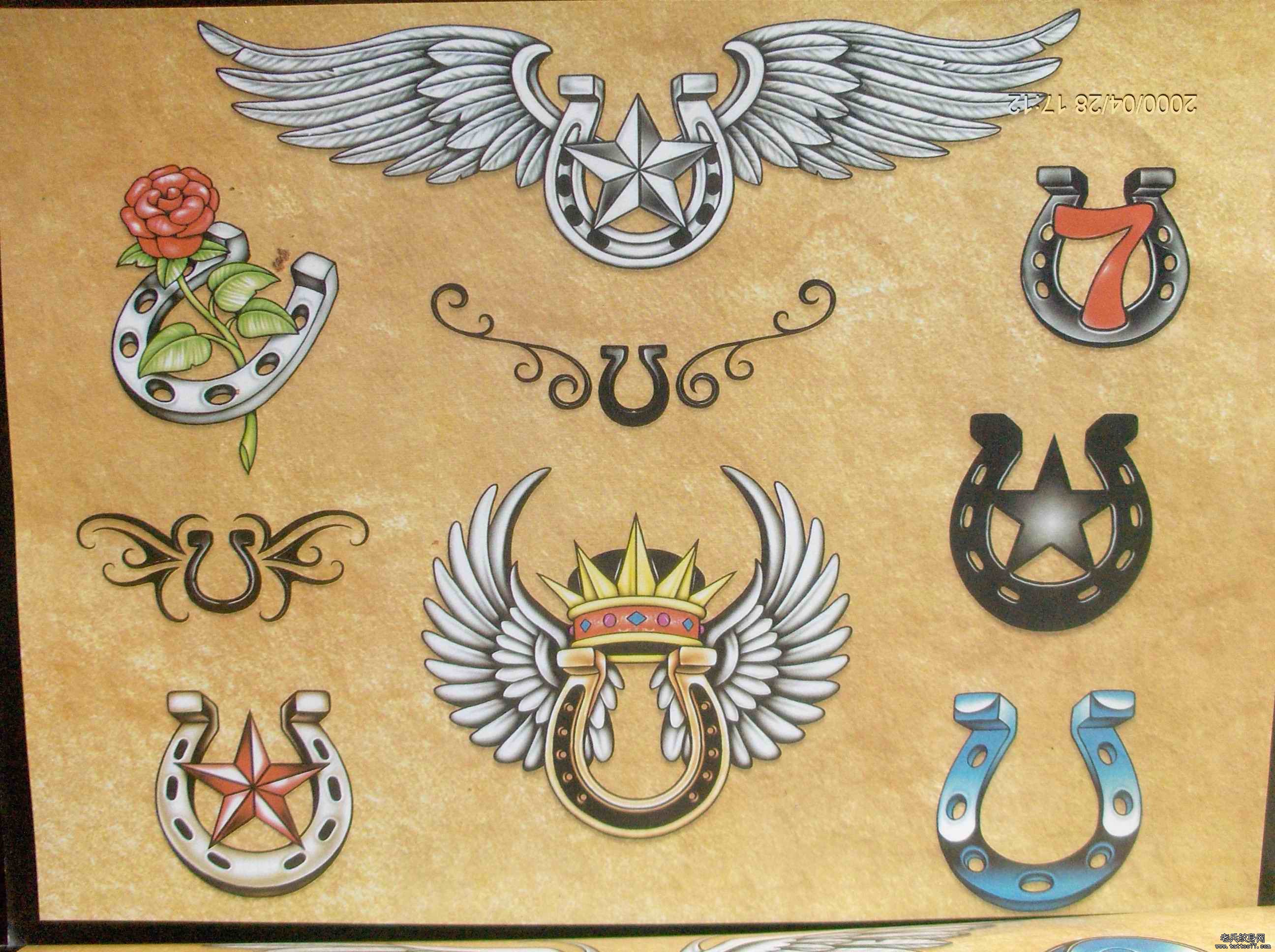 一款漂亮的翅膀纹身图案