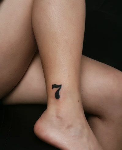 脚踝数字纹身图片
