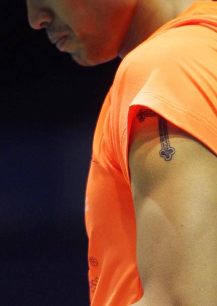 林丹手臂十字架纹身