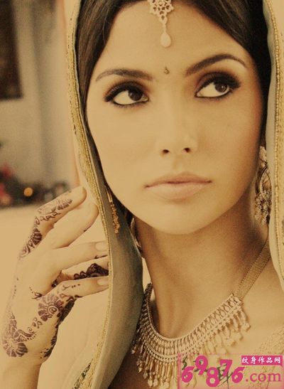 印度美女手部纹身