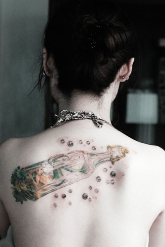 美女后背漂亮好看的漂流瓶纹身图片图片