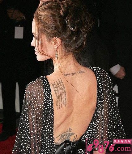 麒麟美背秀文字纹身