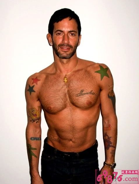 型男半裸秀个性纹身缩略频道推荐图