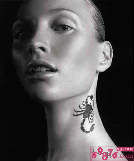 时尚女孩脖子个性剧毒蝎子纹身图片图片