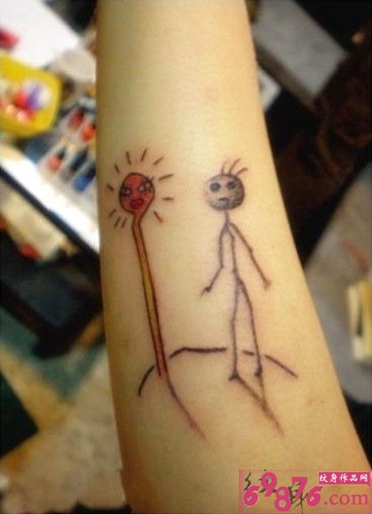 男人手臂个性搞怪卡通纹身