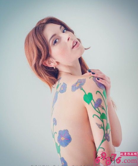 美女手臂后背牵牛花纹身