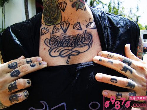 胸前钻石个性时尚纹身