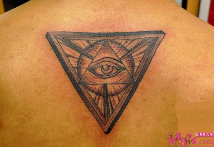 背上宗教图腾纹身图片图片