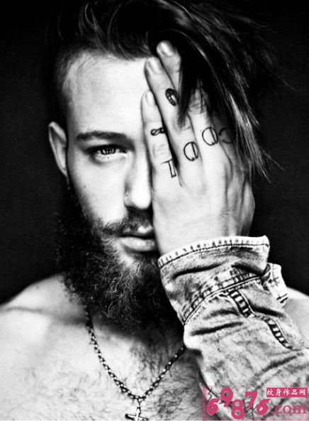 欧美男人个性创意纹身