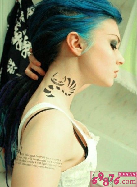 女生脖子个性另类猫咪刺图案