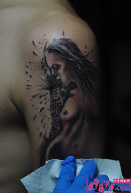 男人手臂欧美美女纹身图片过程