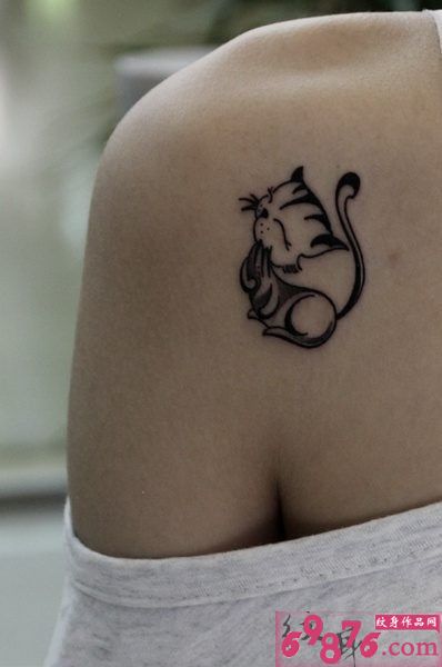 肩部可爱猫咪个性纹身