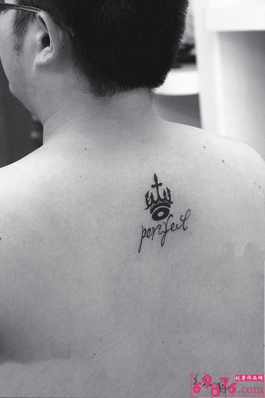 后颈创意英文皇冠图片