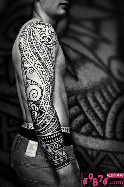 男人创意手臂图腾图片
