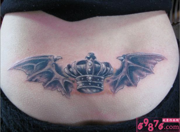 臀部皇冠恶魔翅膀