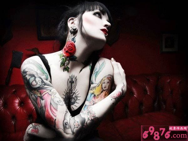 欧美性感狂野美女艺术纹身
