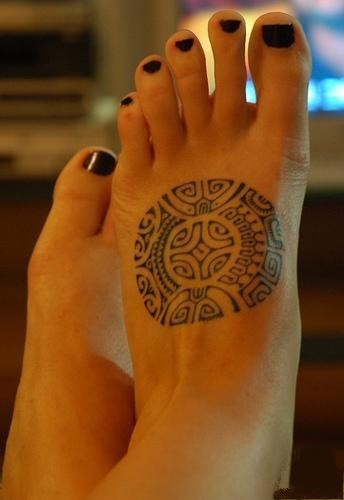 脚背时尚图腾刺青图片