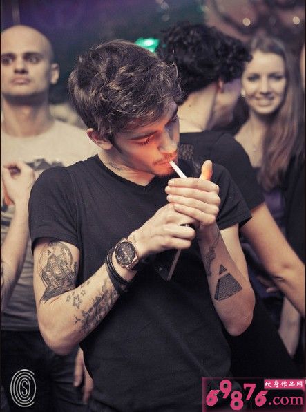 欧美男生个性手臂创意刺青