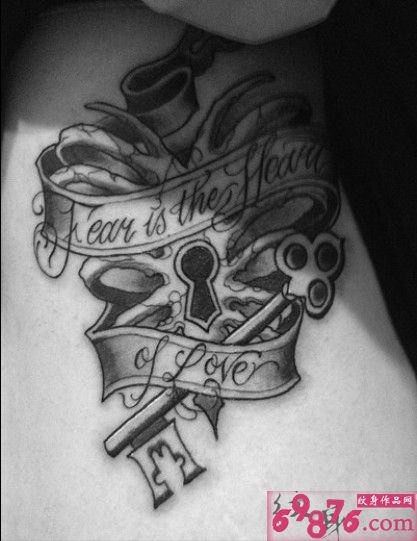 钥匙与锁黑白纹身