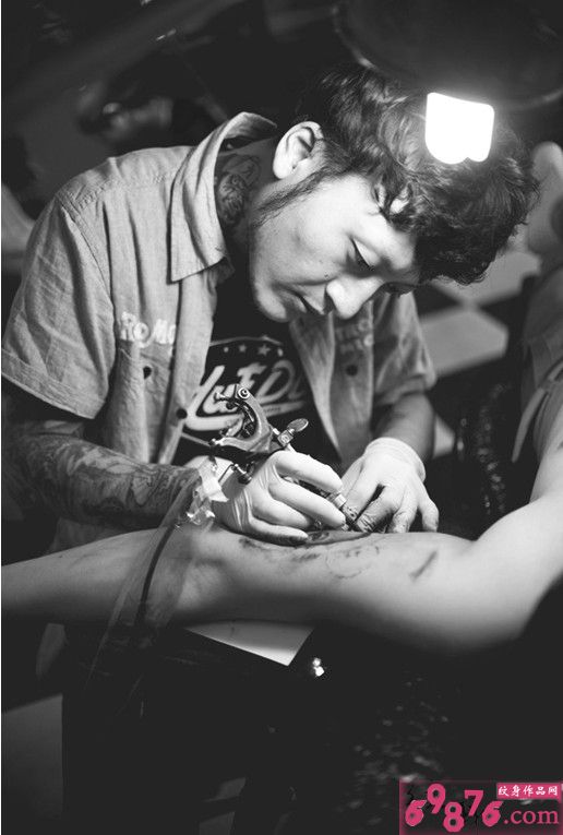 小腿个性刺青纹身过程