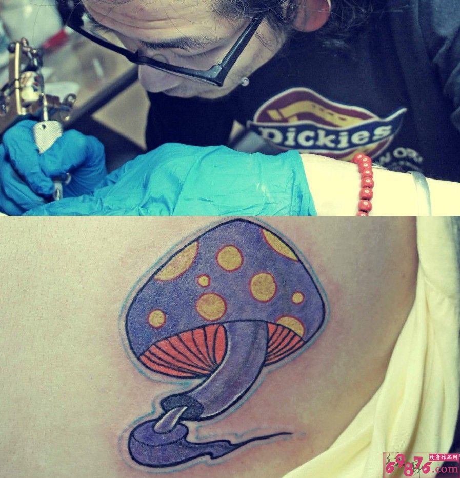 后背个性毒蘑菇纹身现场