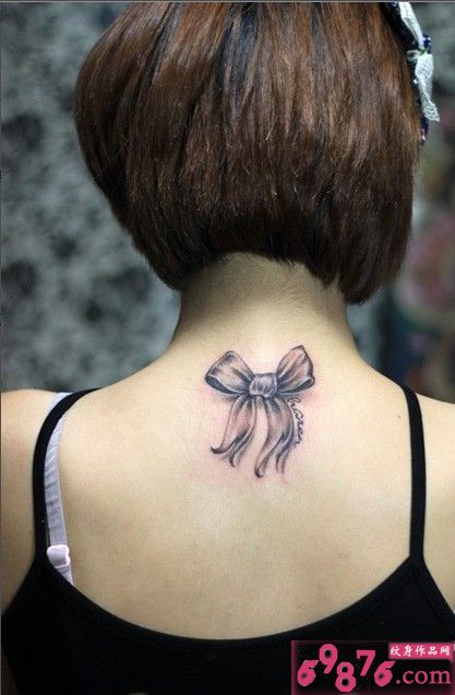 后颈蕾丝蝴蝶结纹身图片