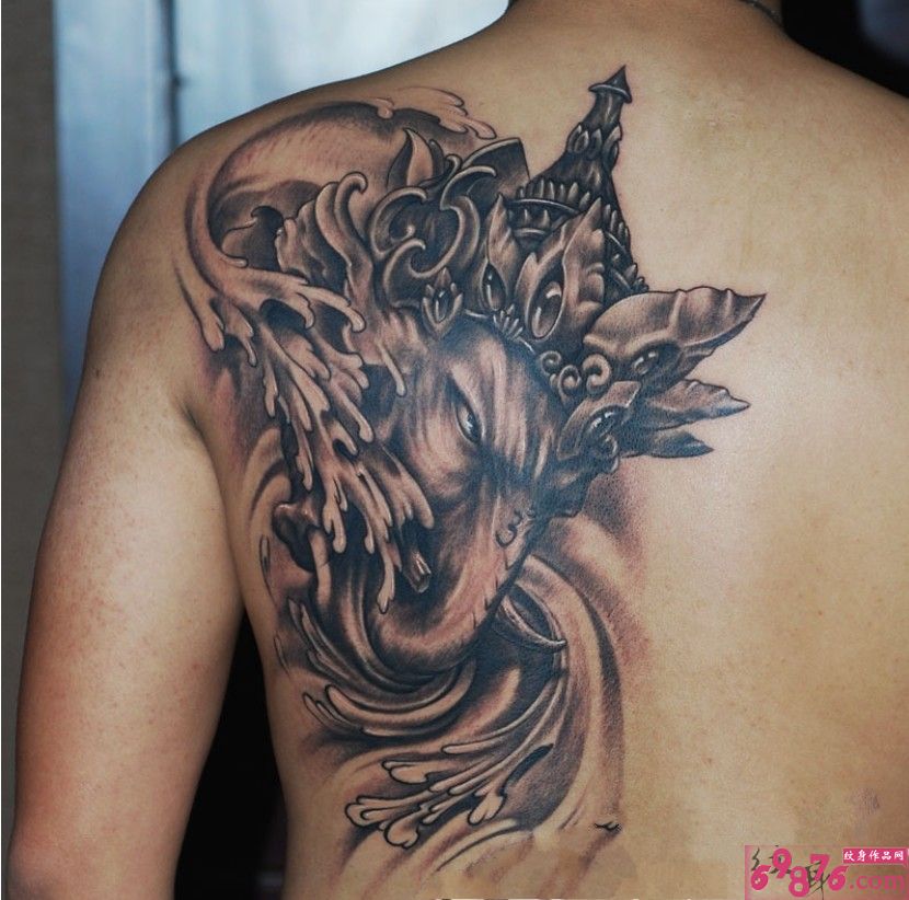 象鼻财神后背纹身图片
