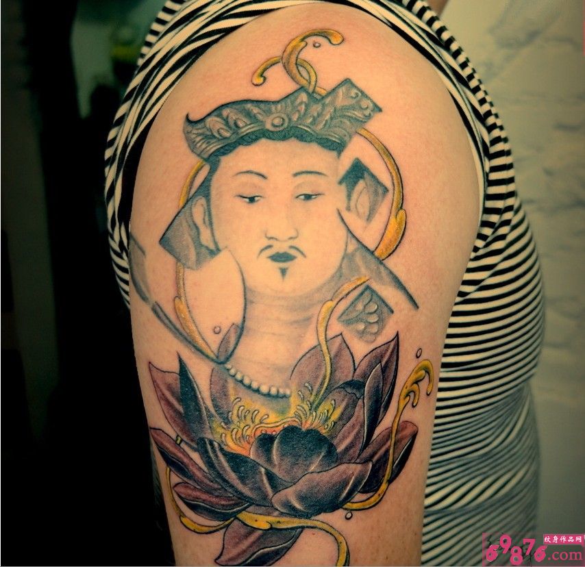 创意佛像添荷花刺青图片