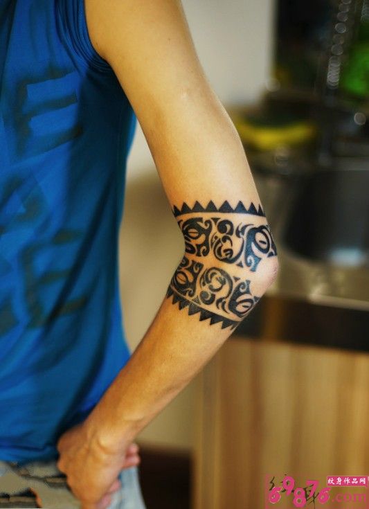 手臂波利尼西亚图腾刺青图片