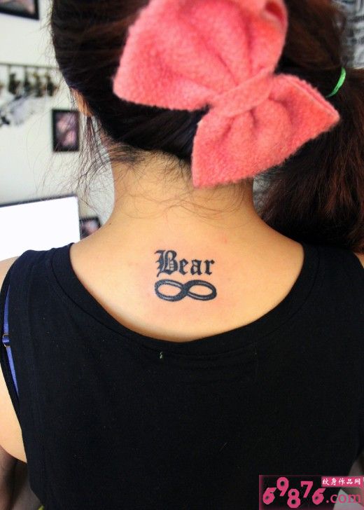 时尚女生后颈唯美时尚英文符号纹身图图片