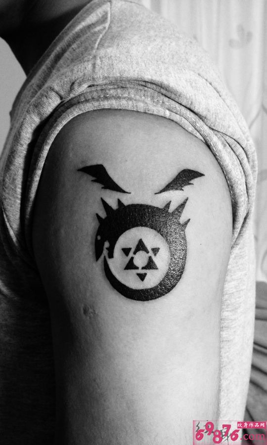 钢铁金术师标志黑白纹身