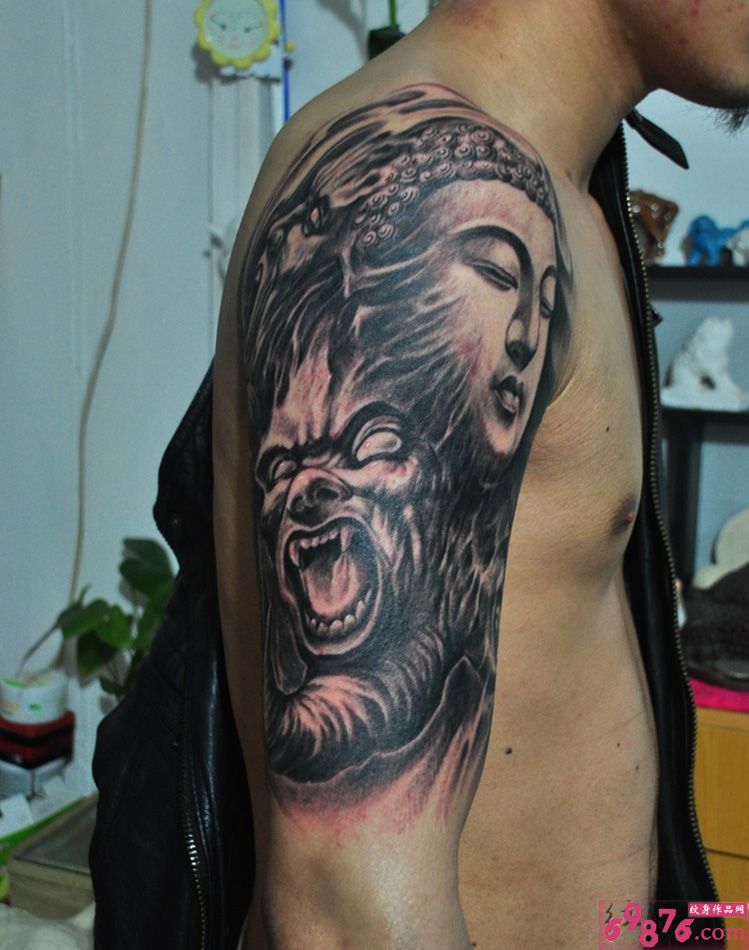 花臂霸气佛与魔纹身图片