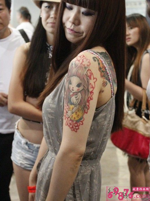 美女另类猫女郎手臂纹身