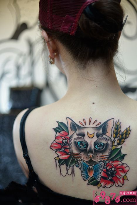 女性后背可爱海口市喵星人创意纹身图图片