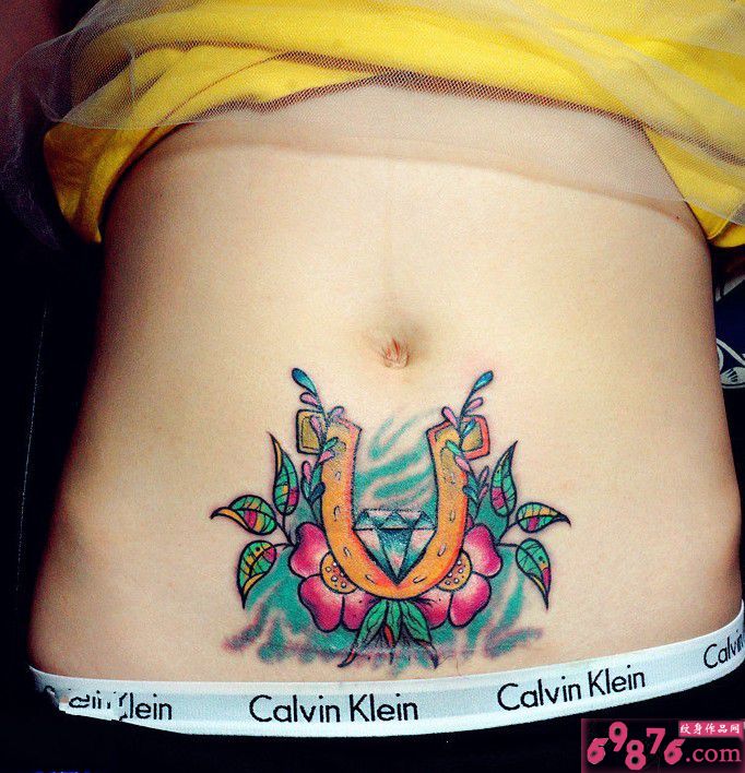 创意U性钻石花纹身