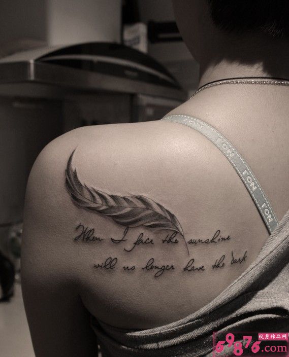 黑白羽毛英文字母