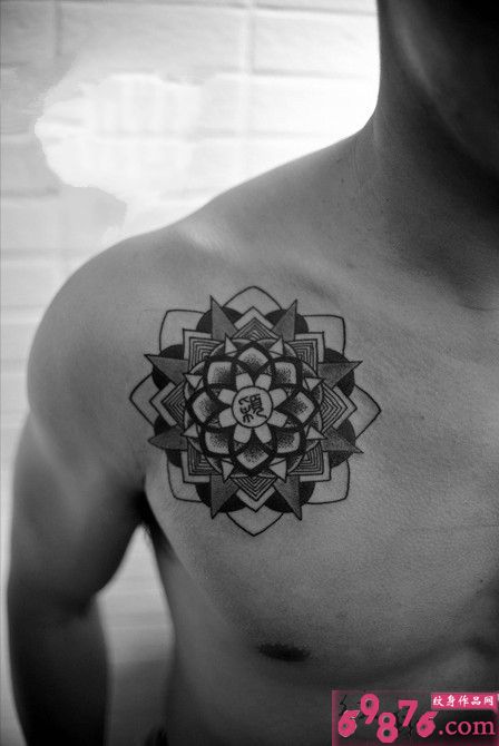 黑白梵花图腾纹身