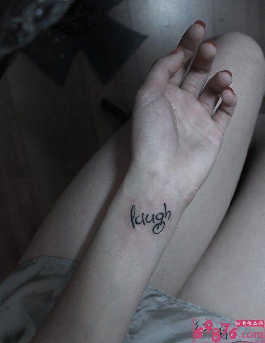 脉搏时尚英文字母纹身图片