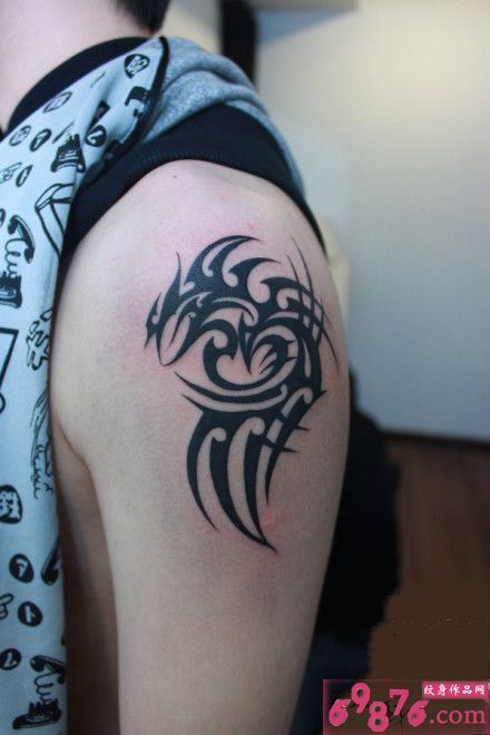 简洁手臂图腾纹身图片