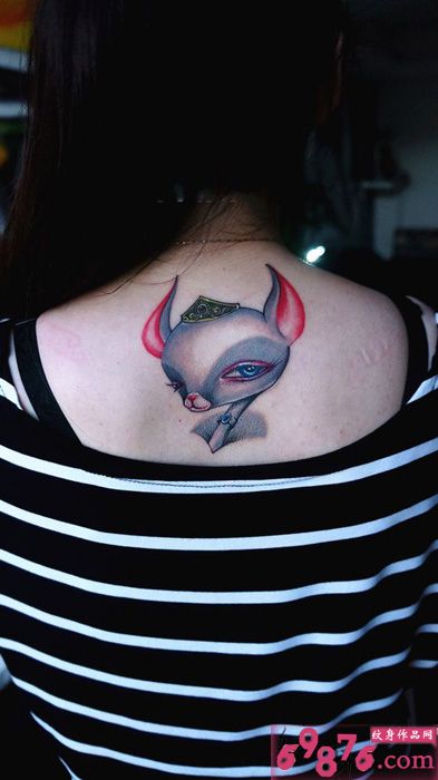 女生后颈可爱小鹿纹身图片