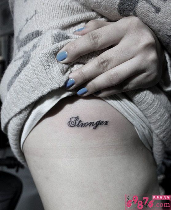 胸侧清新英文字母纹身图片