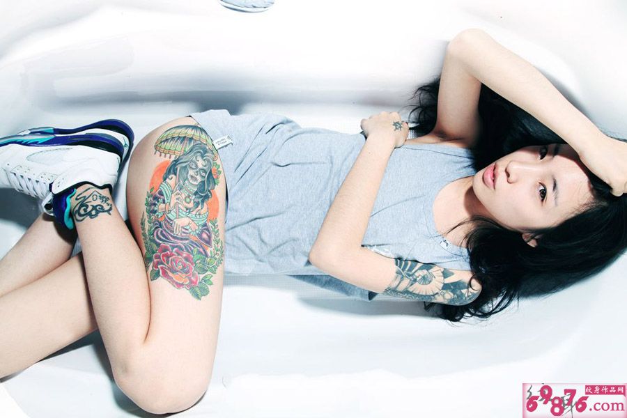 潮女大腿欧美风骷髅美女纹身