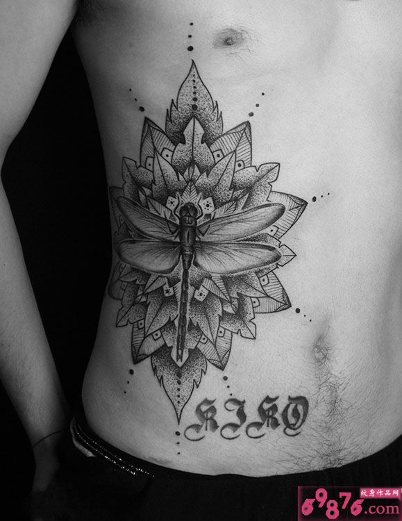 艺术梵花蜻蜓黑白腰侧纹身