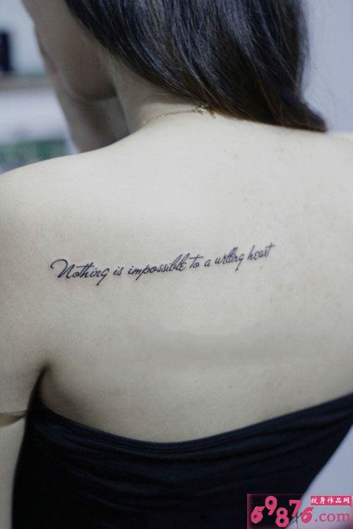 唯美英文后肩纹身图片