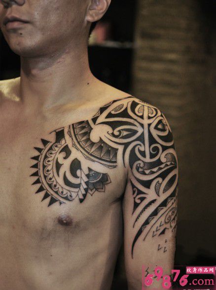 毛利图腾披肩手臂纹身图片