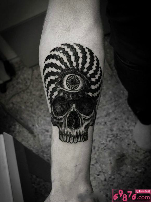 另类创意黑白骷髅纹身