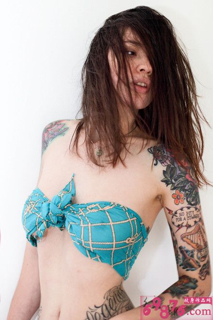 个性比基尼美女时尚花臂纹身图片图片