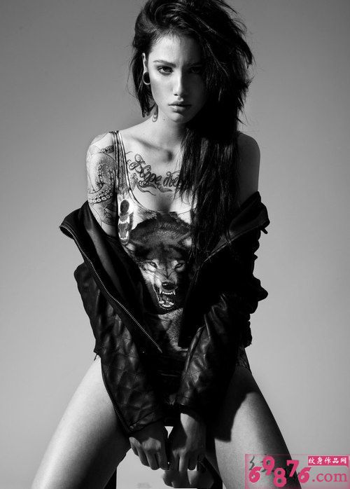 美女模特个性黑白纹身