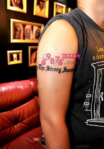哥特式花体英文手臂纹身图片